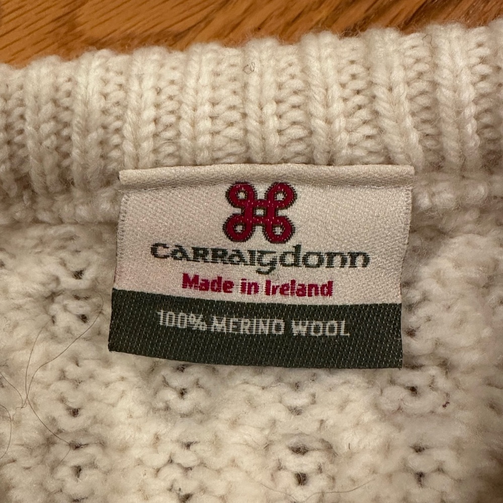 Carraig Donn | 100% Merino Wool Cable Knit Sweater - Picture 3 of 4